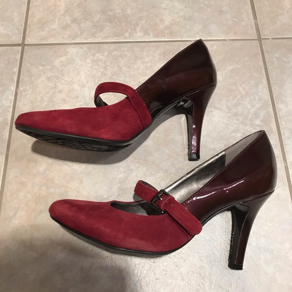 Anne Klein burgundy heeled bootie w/ buckle strap - Picture 3 of 5
